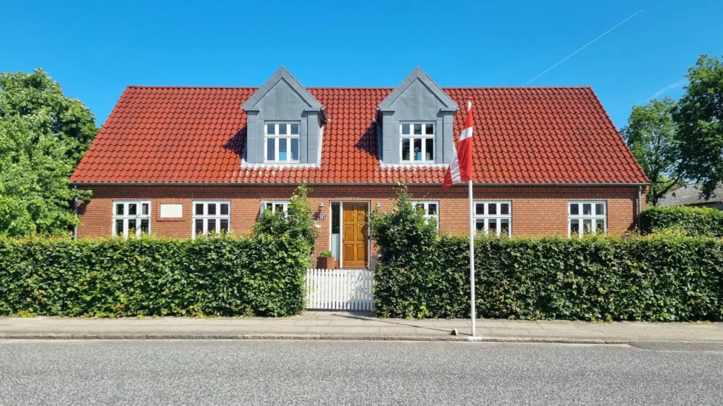 Ejendom med stor bolig