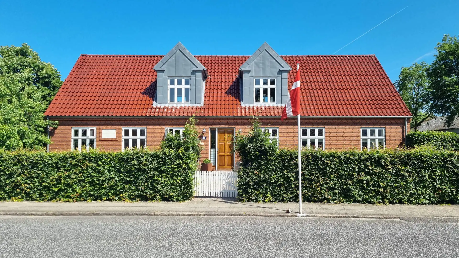 Ejendom med stor bolig