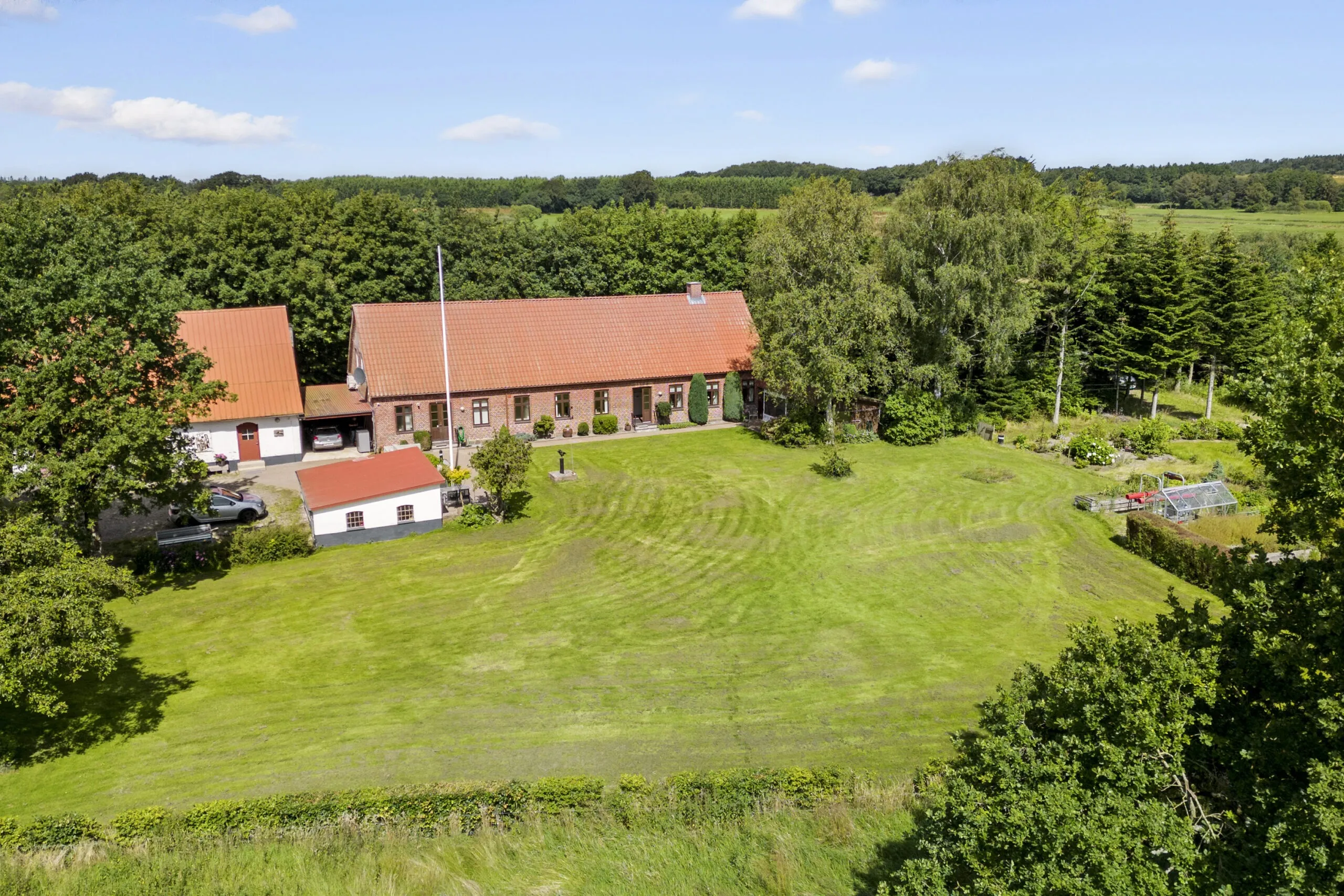 16,8 ha skøn ejendom