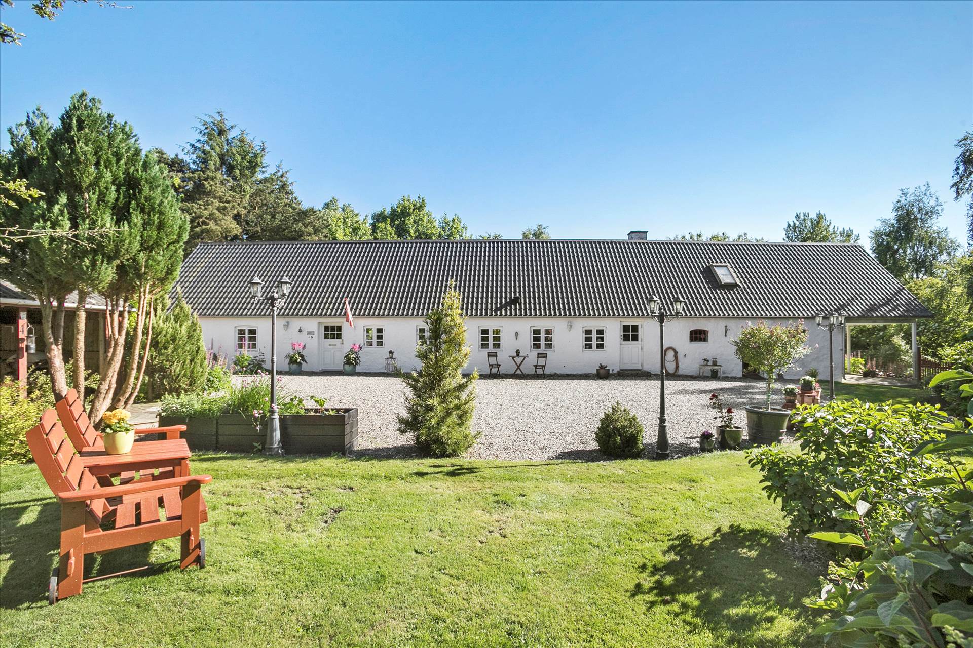 PRAGTFULD OG MODERNISERET LANDEJENDOM MED 2,3 HA