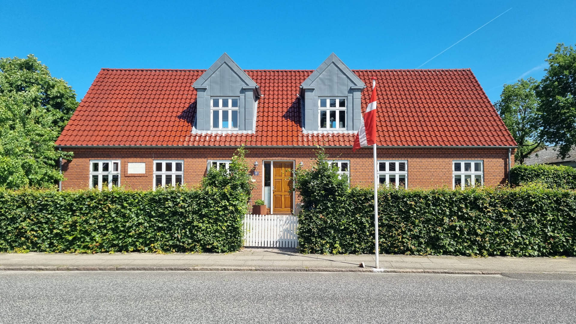 Skøn stor bolig med mulighed for erhverv, 8643 Ans By