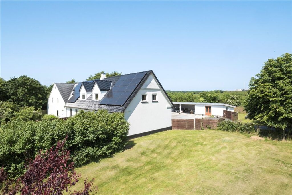 LANDEJENDOM 4.48 HA OG SOLCELLER, Tranumvej 1 9460 Brovst