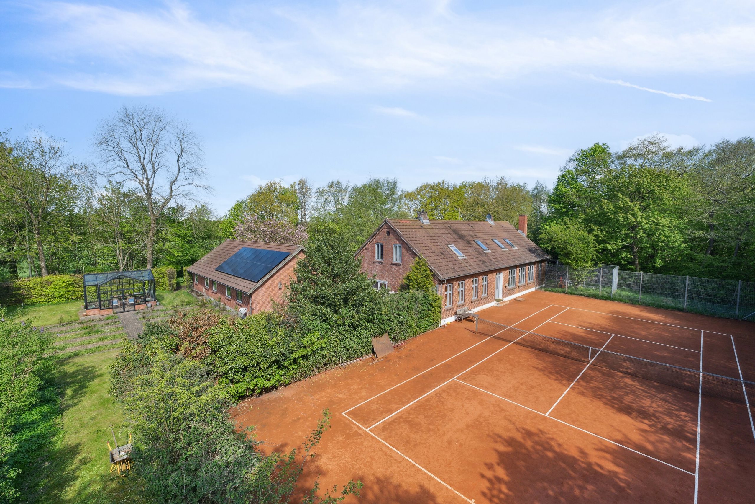 Stor bolig på 350 m2, tennisbane, 7270 Stakroge