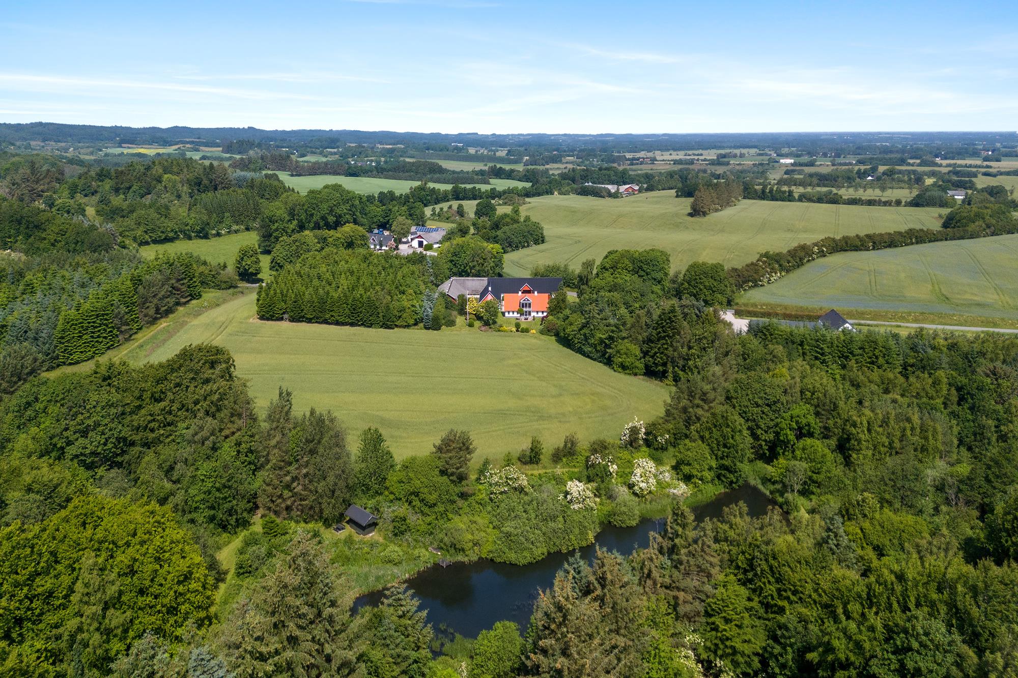 Unik ejendom med 14 hektar, Dorfgade 9, 9330 Dronninglund