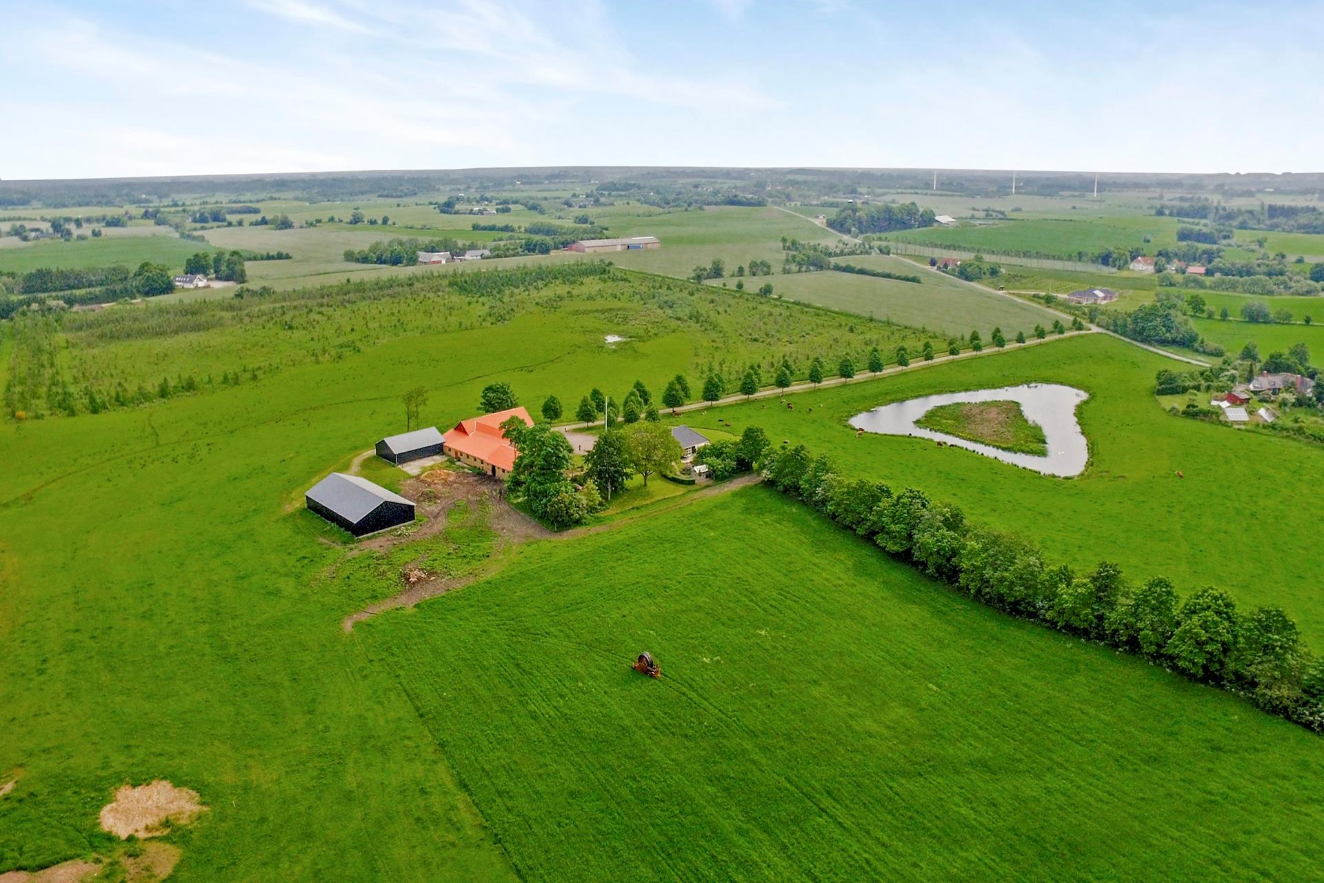 NØRRESKOVGÅRD, 34 ha hobby landbrug, mange muligheder