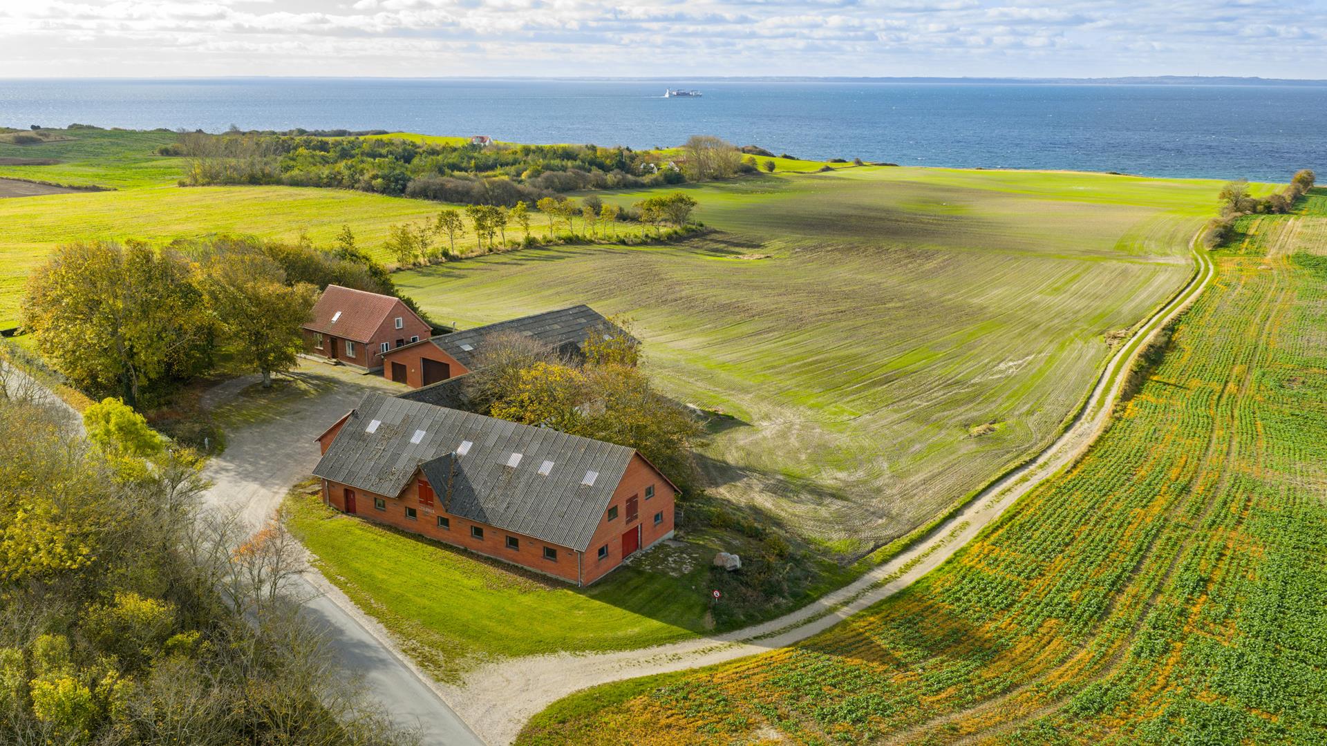 39 ha, med udsigt over åbne marker og Aarhusbugten