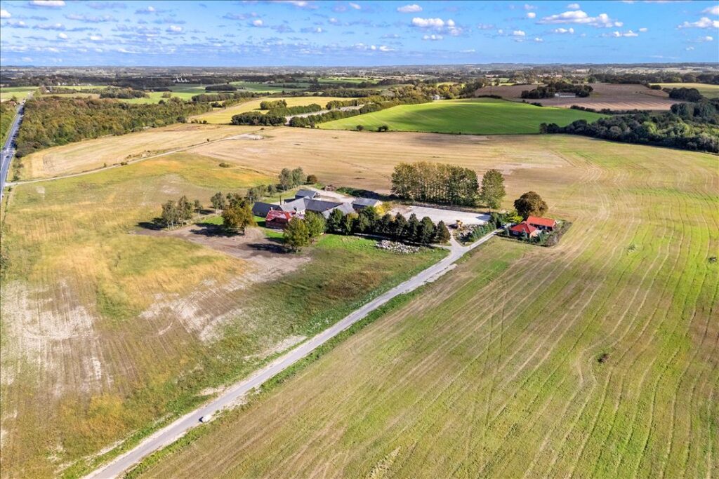 Herskabeligt renove­rings­pro­jekt med grund på 9,5 ha