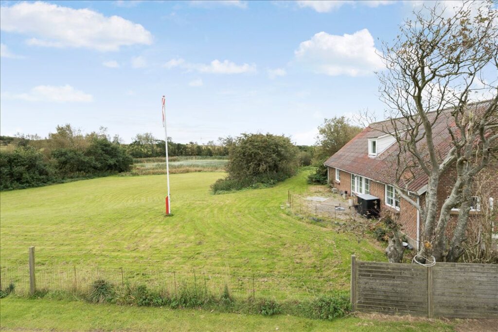 Stor landejendom med egen sø