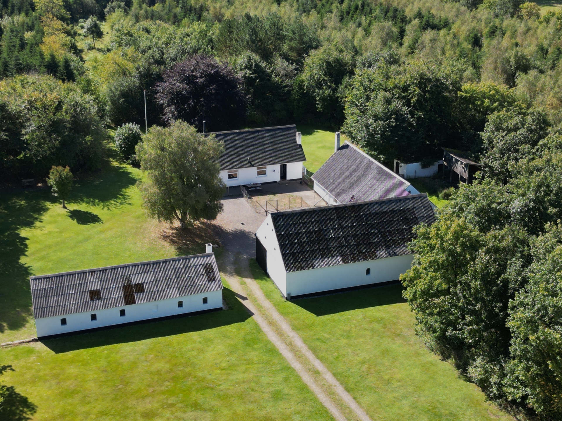 SKØN LANDEJENDOM SYD FOR IKAST