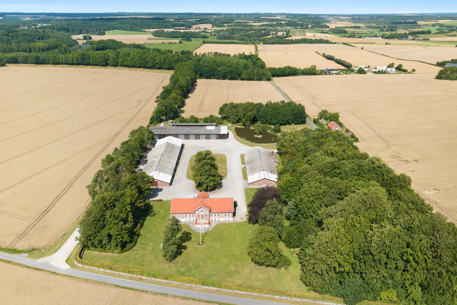 Landejendom på 28,8 ha med stor bolig