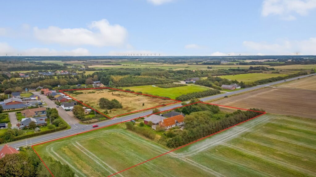 Bynær landejendom med mange muligheder